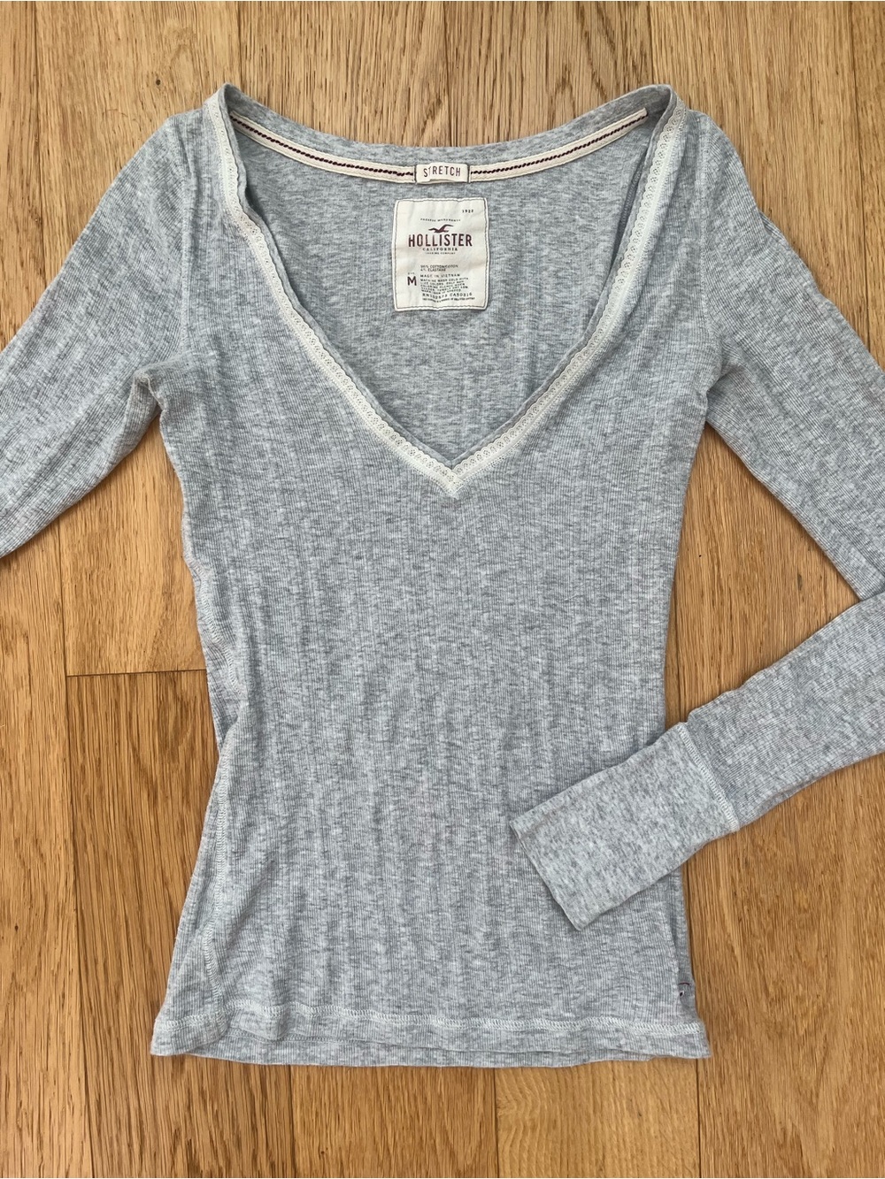 Vintage Y2K Hollister Grey Ribbed V-Neck Lace Trim Long Sleeve T-Shirt Top
